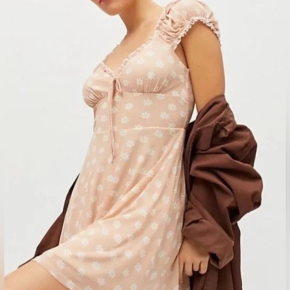 Urban Outfitters Audrey Mini Dress Beige Floral Size Medium - Picture 2 of 12